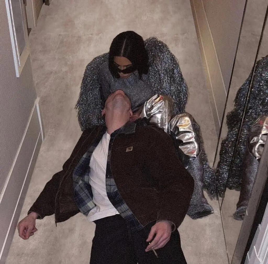 size-large wp-image-1263147841