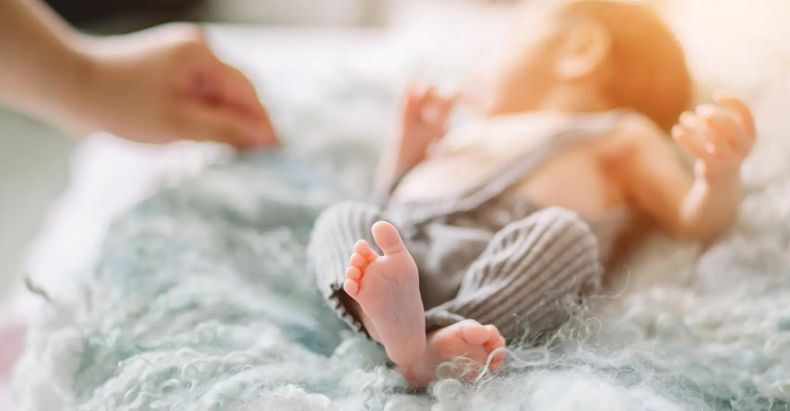 Mom divides internet for letting friend breastfeed her baby when she's been drinking
