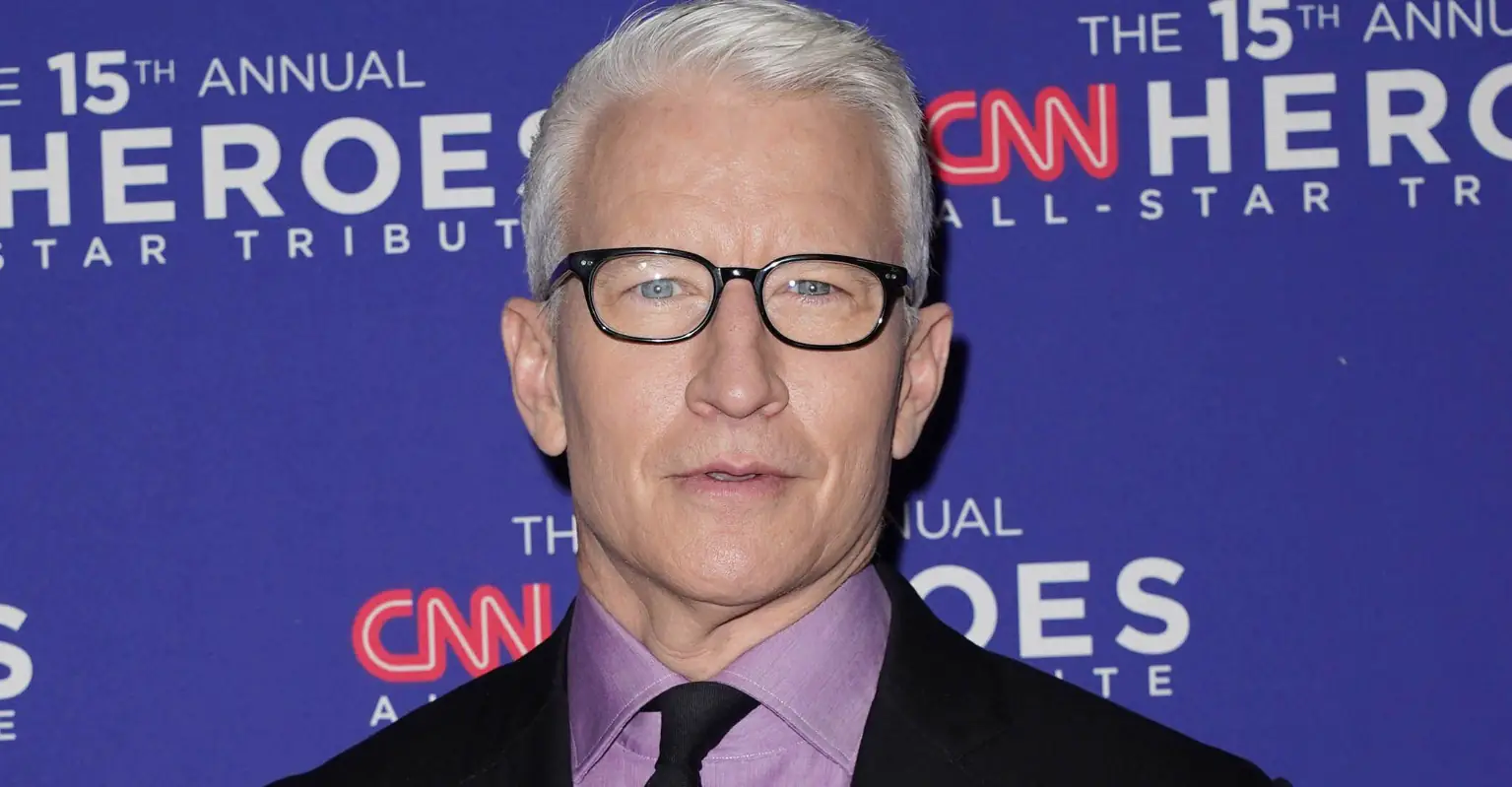 Anderson Cooper’s interview is interrupted by Ukrainian kids who make faces at him live on air