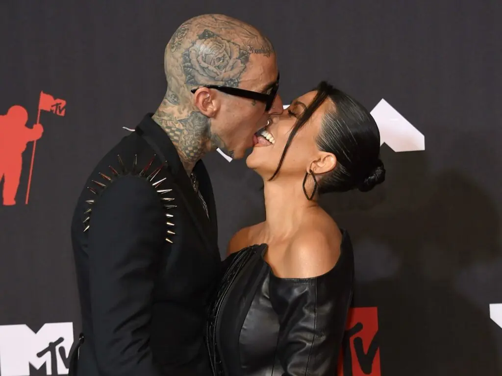 size-large wp-image-1263151906