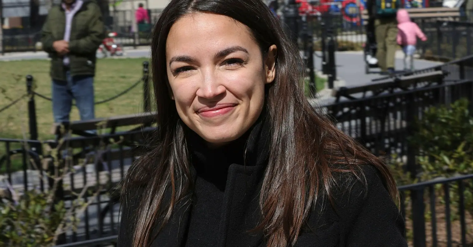 '#AOCLovesElon' trends following bizarre Twitter interaction between the pair