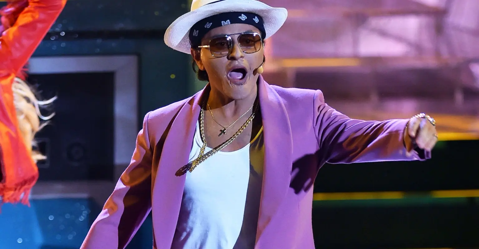 Viewers react to Bruno Mars lighting up a cigarette after winning Grammy