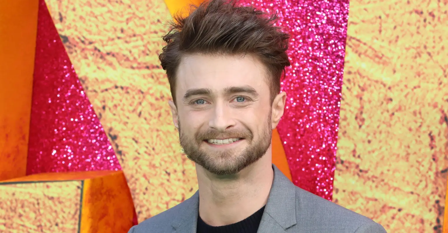 Fans react to first look at Daniel Radcliffe as Weird Al as he buffs up for role