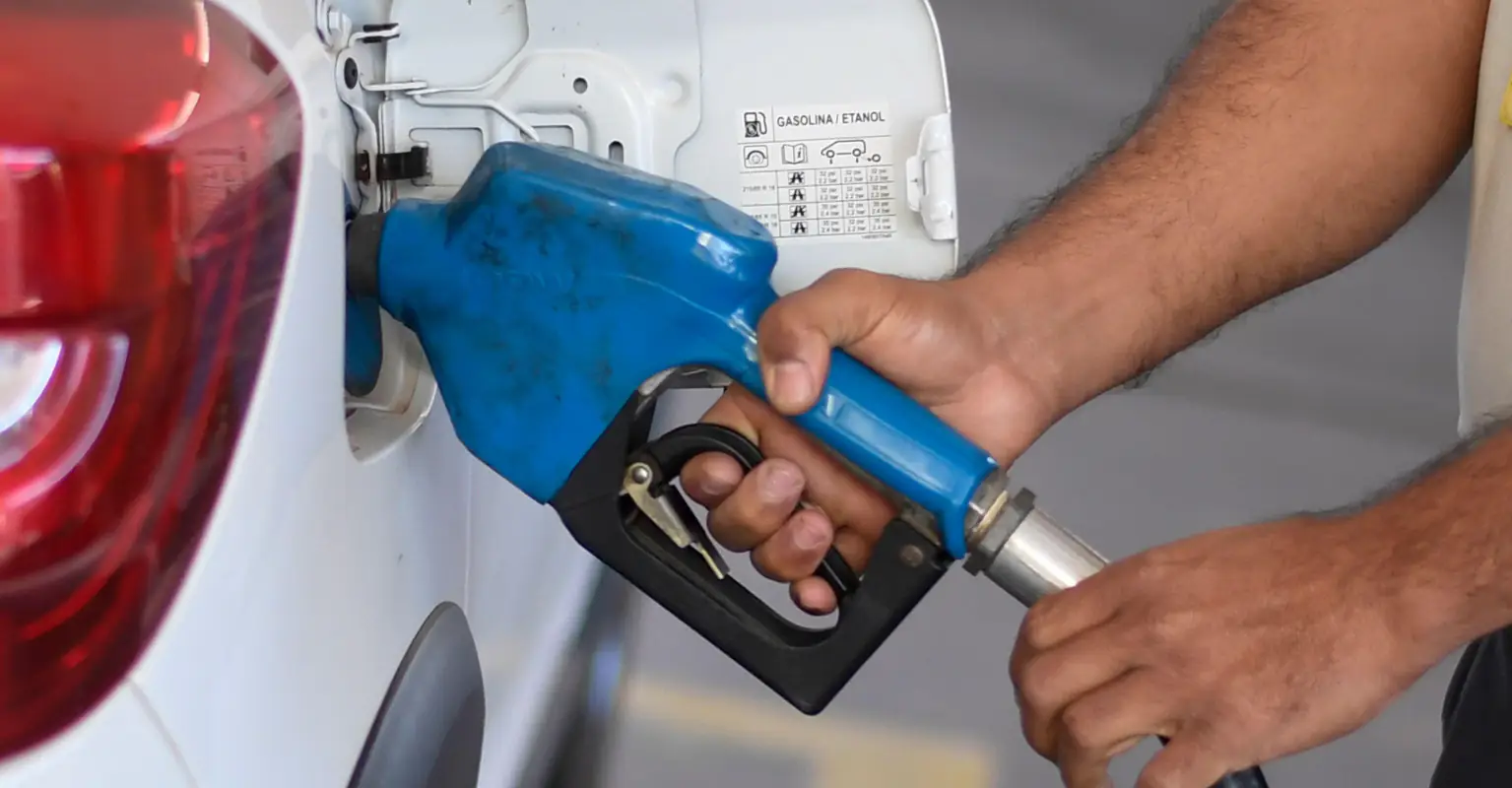 Phoenix gas station owner lowers prices to help customers