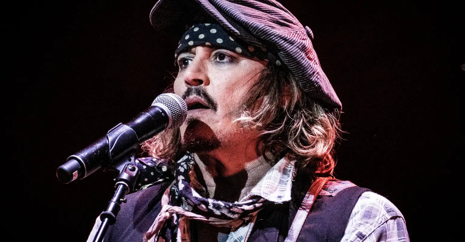 Johnny Depp fans struggle to believe video is really of him - until he does Jack Sparrow impression