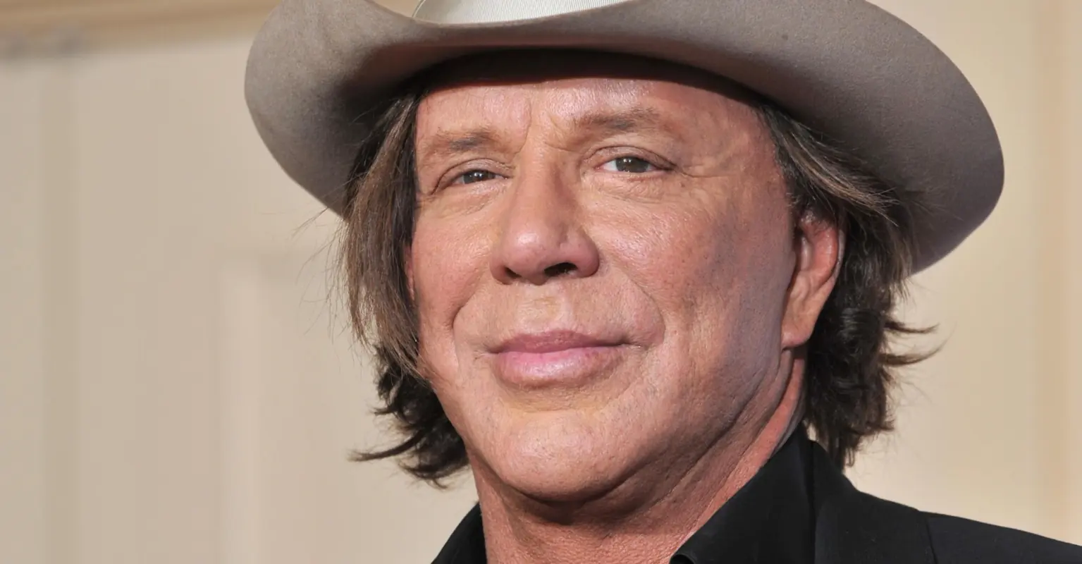 Mickey Rourke delivers tearful message to Vladimir Putin: 'Stop right now'