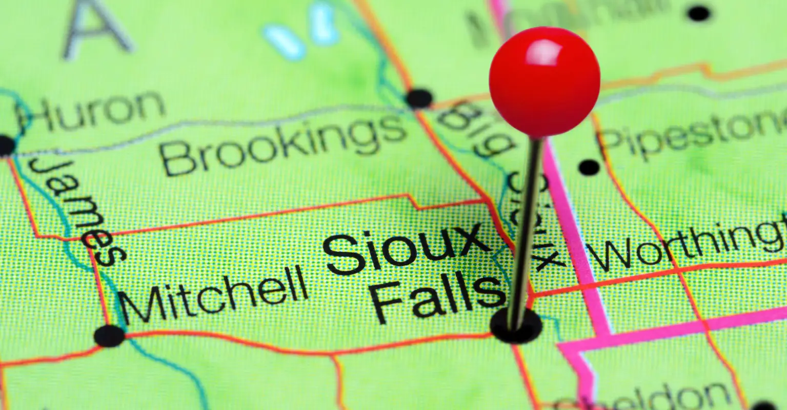 Sioux Falls residents stunned as sky turns green during bizarre phenomenon