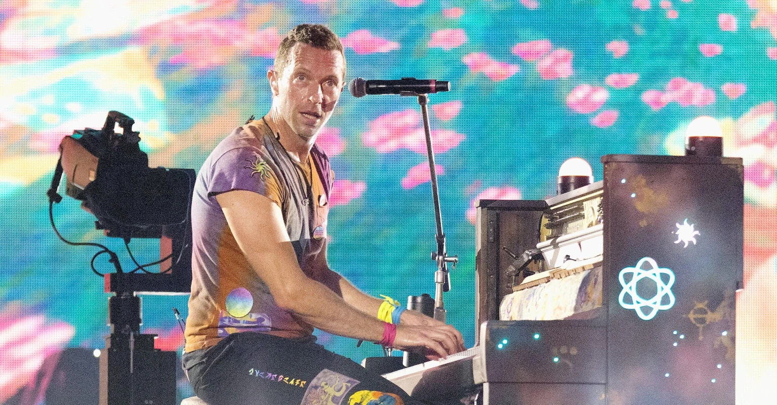 Chris Martin stops concert mid-song to ask fans to refrain from using their phones