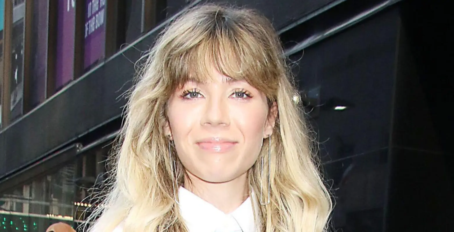 Jennette McCurdy says her mom made her shower with her brother when she was 11