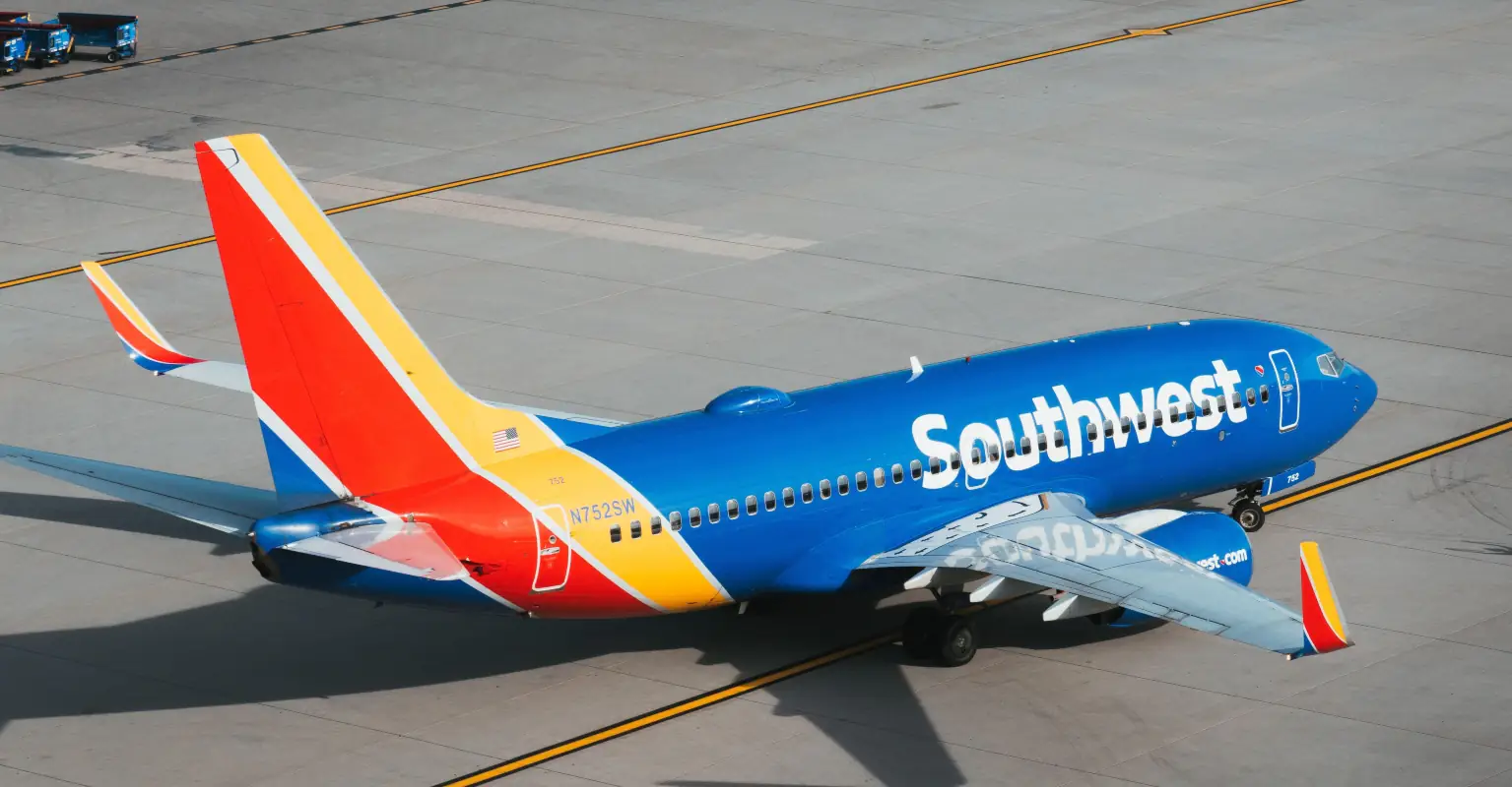 Pilot threatens to cancel flight after passenger started sending nude pics to others