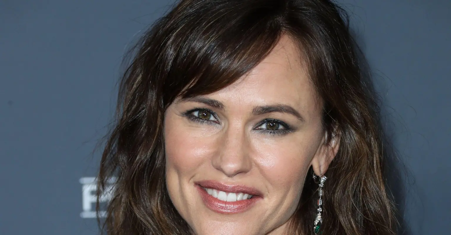 Jennifer Garner takes daughter Seraphina and J-Lo's child Emme to Disneyland