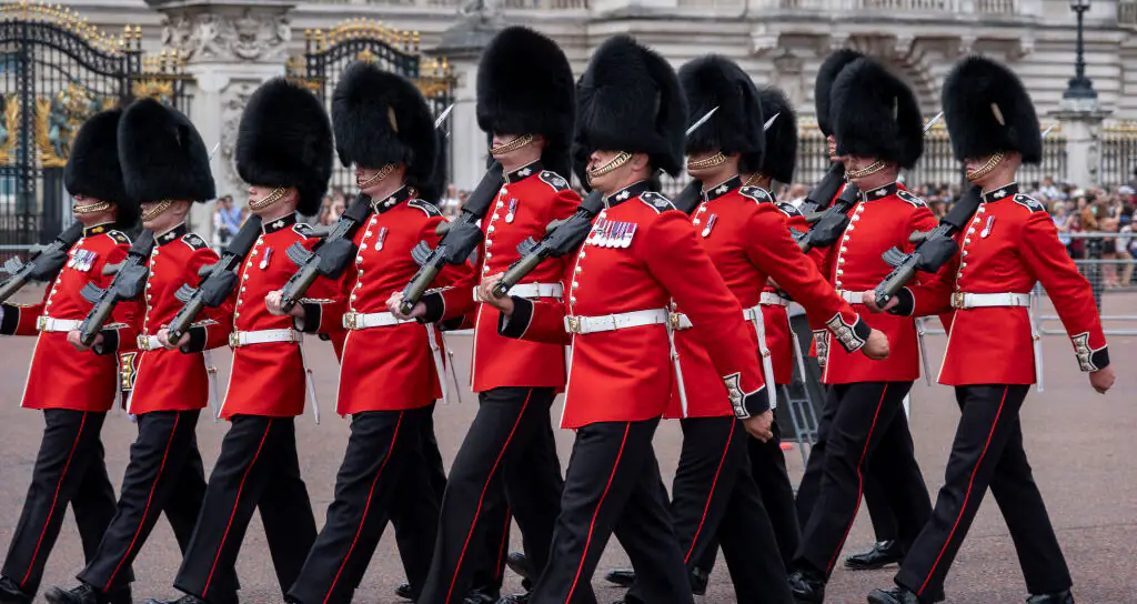 Armed police forced to step in after 'disrespectful' tourist makes King's Guard storm off