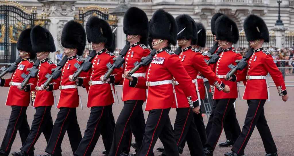 Armed police forced to step in after 'disrespectful' tourist makes King's Guard storm off