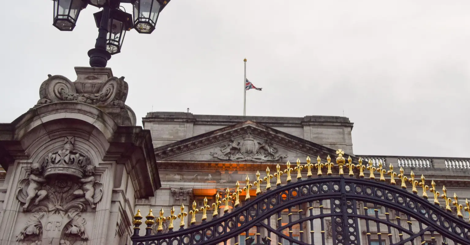 King Charles III arrives at Buckingham Palace to chants of 'Long live the king!'