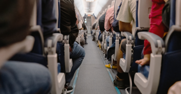 Man cradles his daughter's head for 45 minutes so she could sleep during a flight