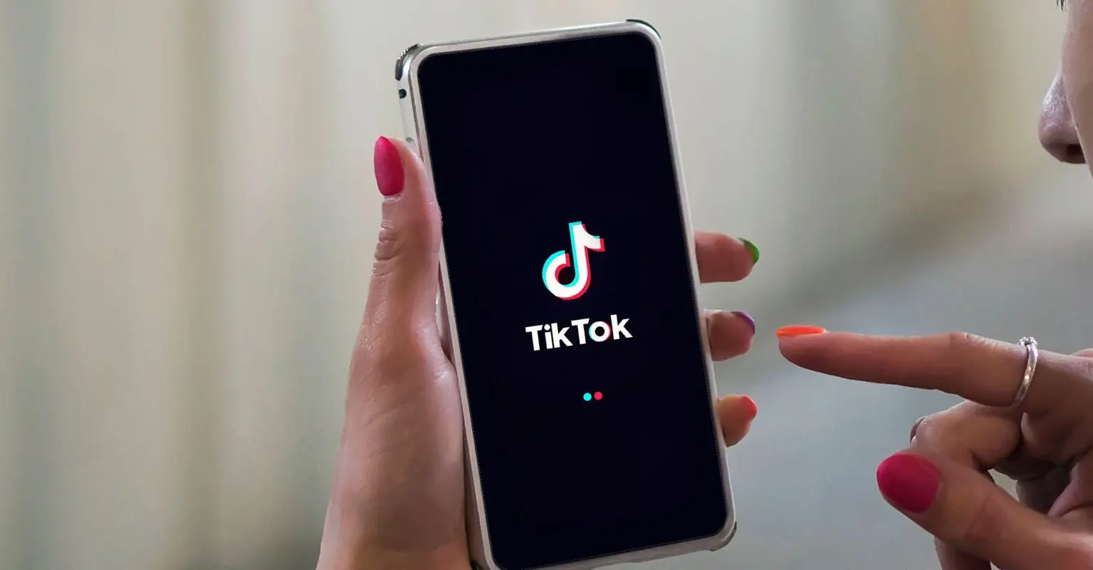 Terrified runner documents creepy moment same car keeps driving past her