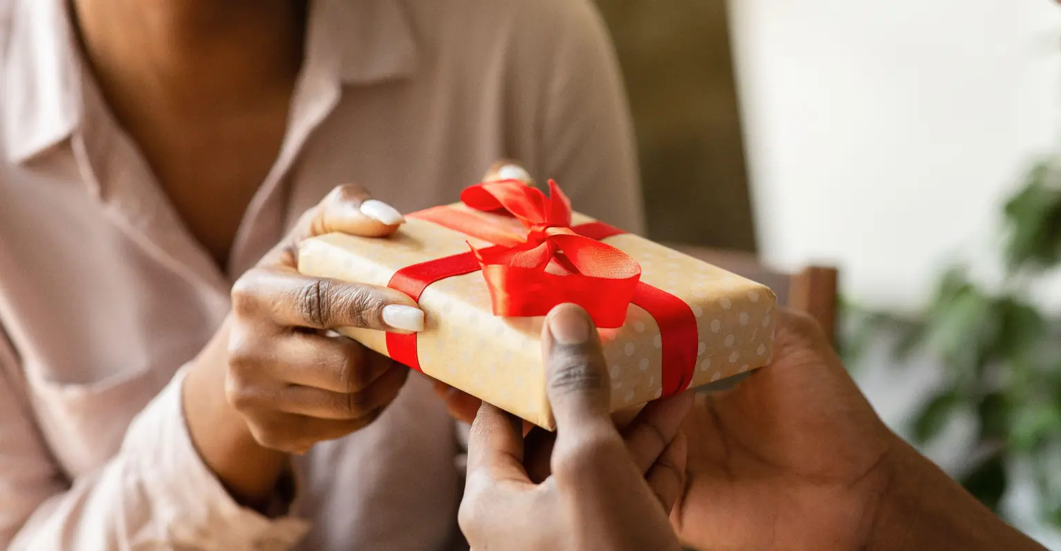 Woman slams boyfriend who bought her a $14 necklace for her 30th birthday