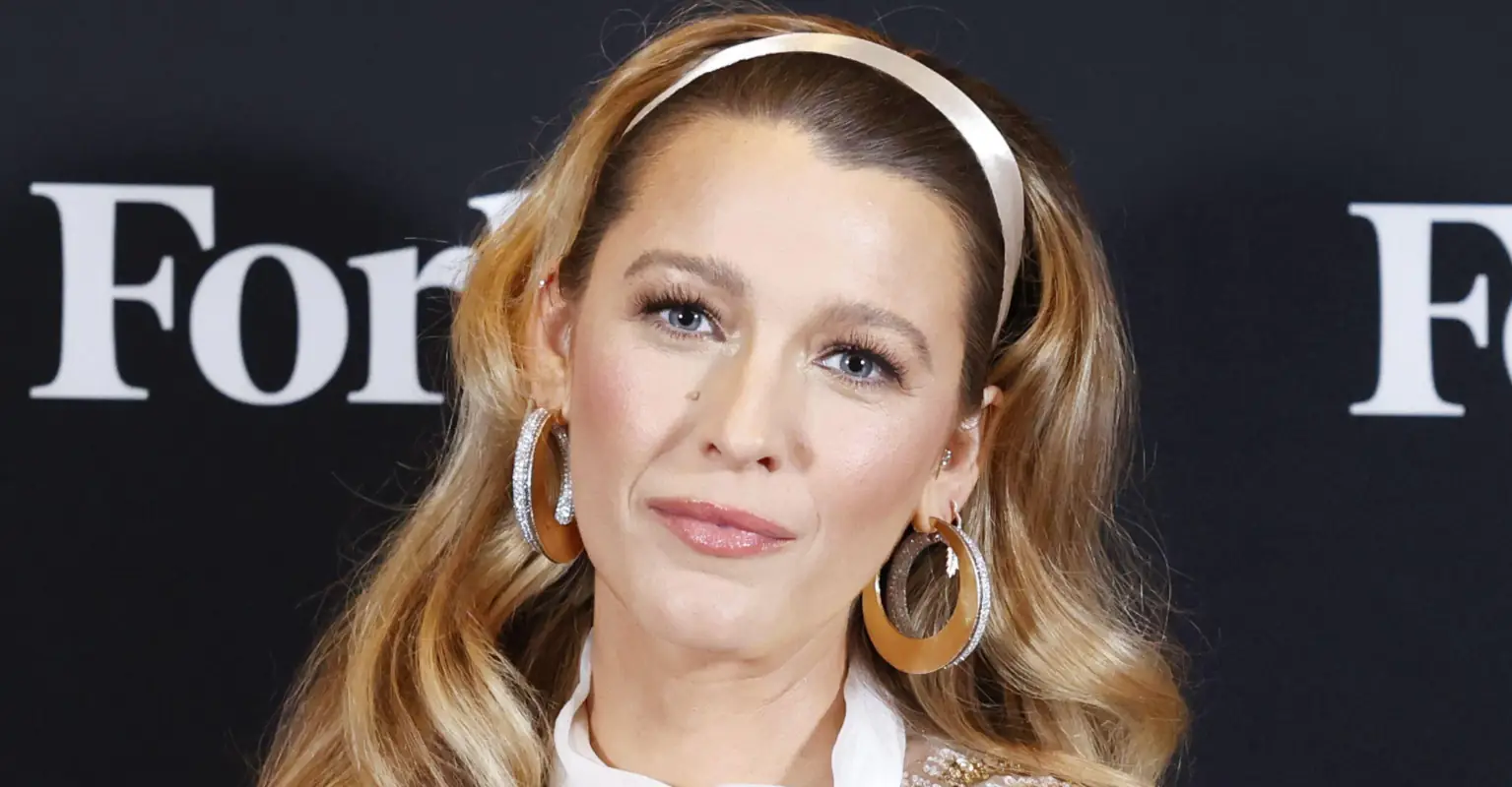 Blake Lively slams paparazzi waiting outside her house for pregnancy photos