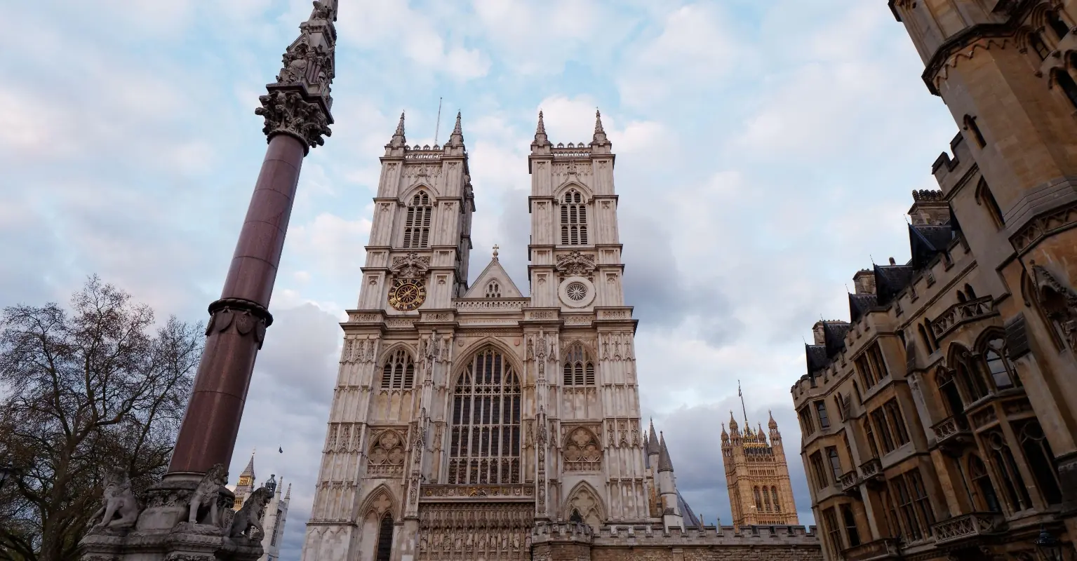 Viewers cringe as they spot Queen's funeral-goer denied a handshake