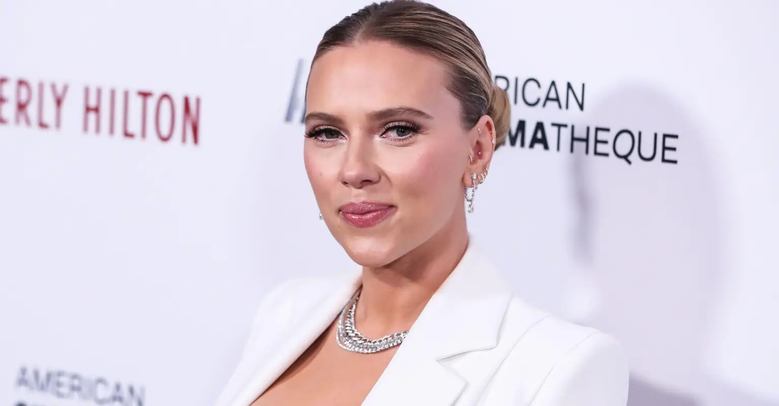 Scarlett Johansson reminds Gwyneth Paltrow she was married to Ryan Reynolds and shares rare comment about ex-husband