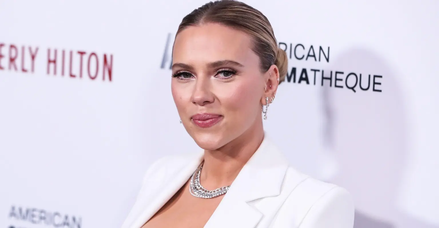 Scarlett Johansson reminds Gwyneth Paltrow she was married to Ryan Reynolds and shares rare comment about ex-husband