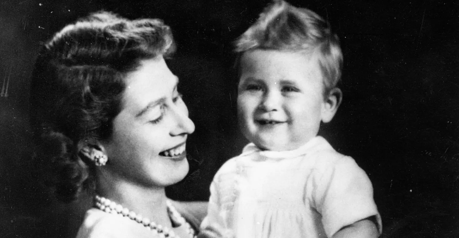 Why we never saw a picture of Queen Elizabeth II pregnant