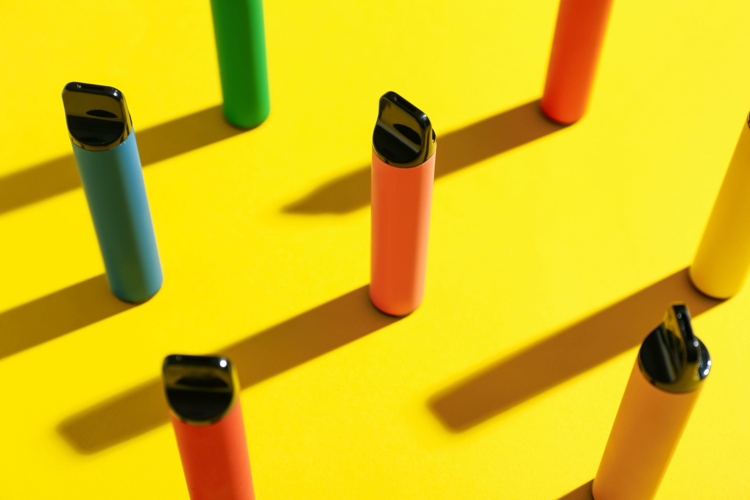 Dentist shows the effects using disposable vapes can have on your teeth - Article Image 1