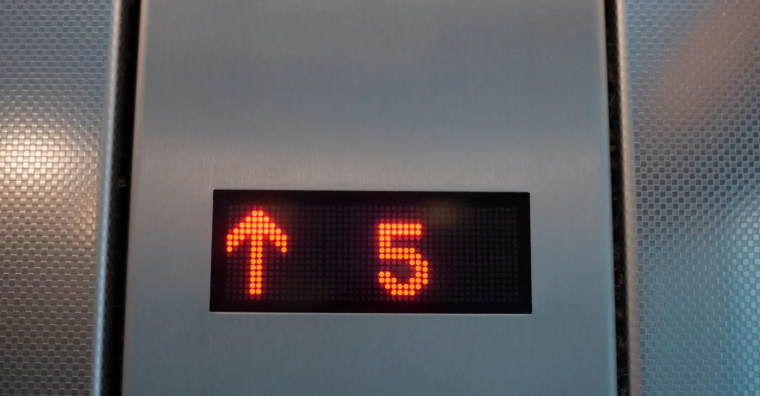 Woman gives birth in an elevator - and the whole thing was caught on the security camera