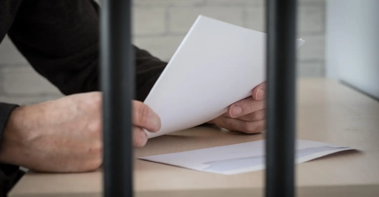 Daughter shares disturbing letters serial killer father sends her from jail