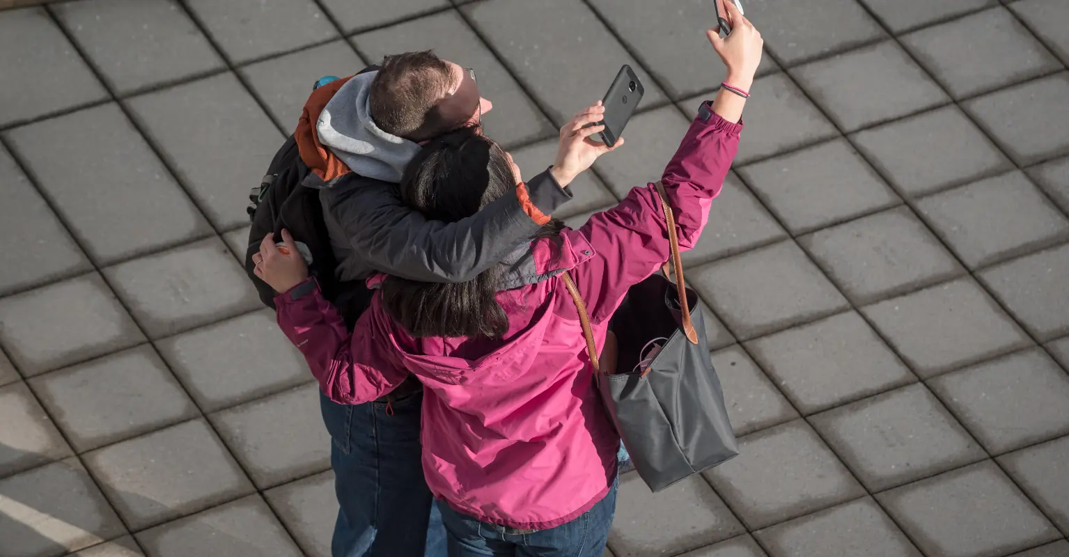 Woman says her husband reminds her to ‘tuck in’ stomach when taking photos