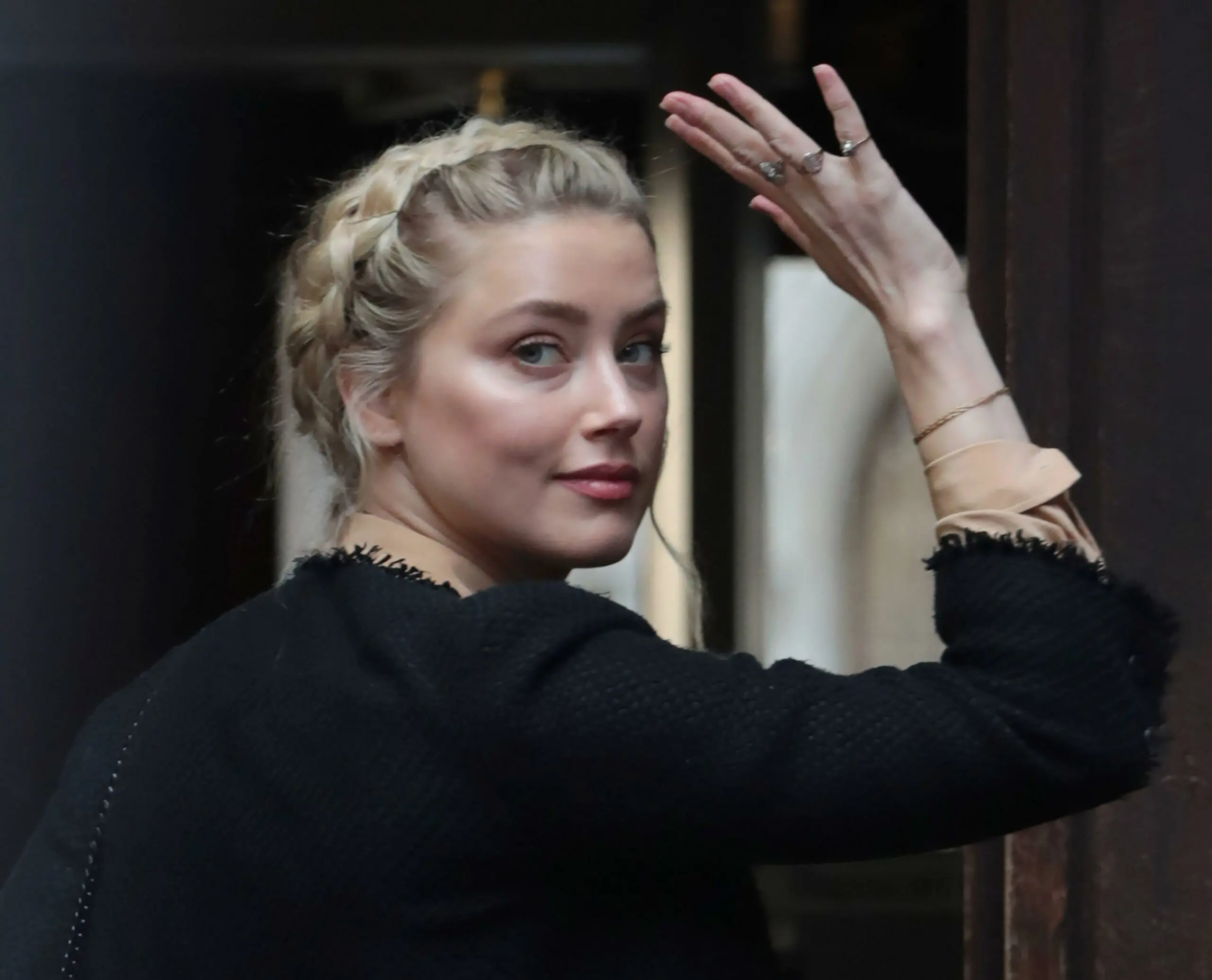 Amber Heard confirms she's staying in Madrid in first Spanish-speaking interview - Article Image 1