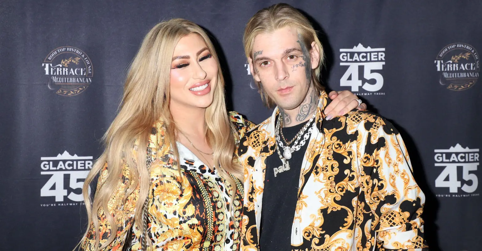 Aaron Carter's fiancée blames his manager for his decline