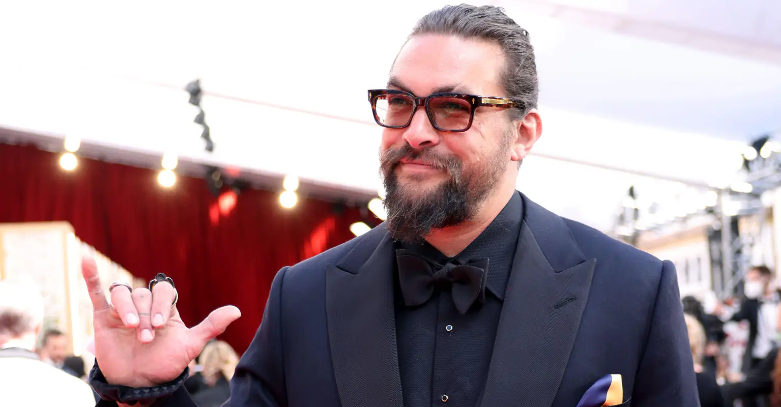 Jason Momoa proudly bares his butt once again in traditional Hawaiian malo