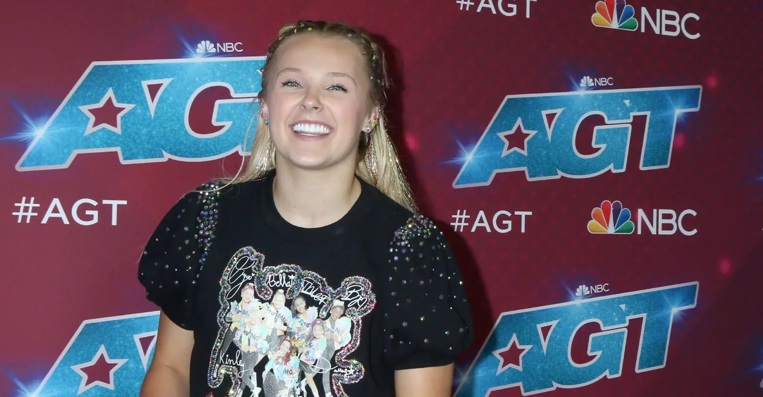 JoJo Siwa recalls phone call she got from Elton John after she publicly came out