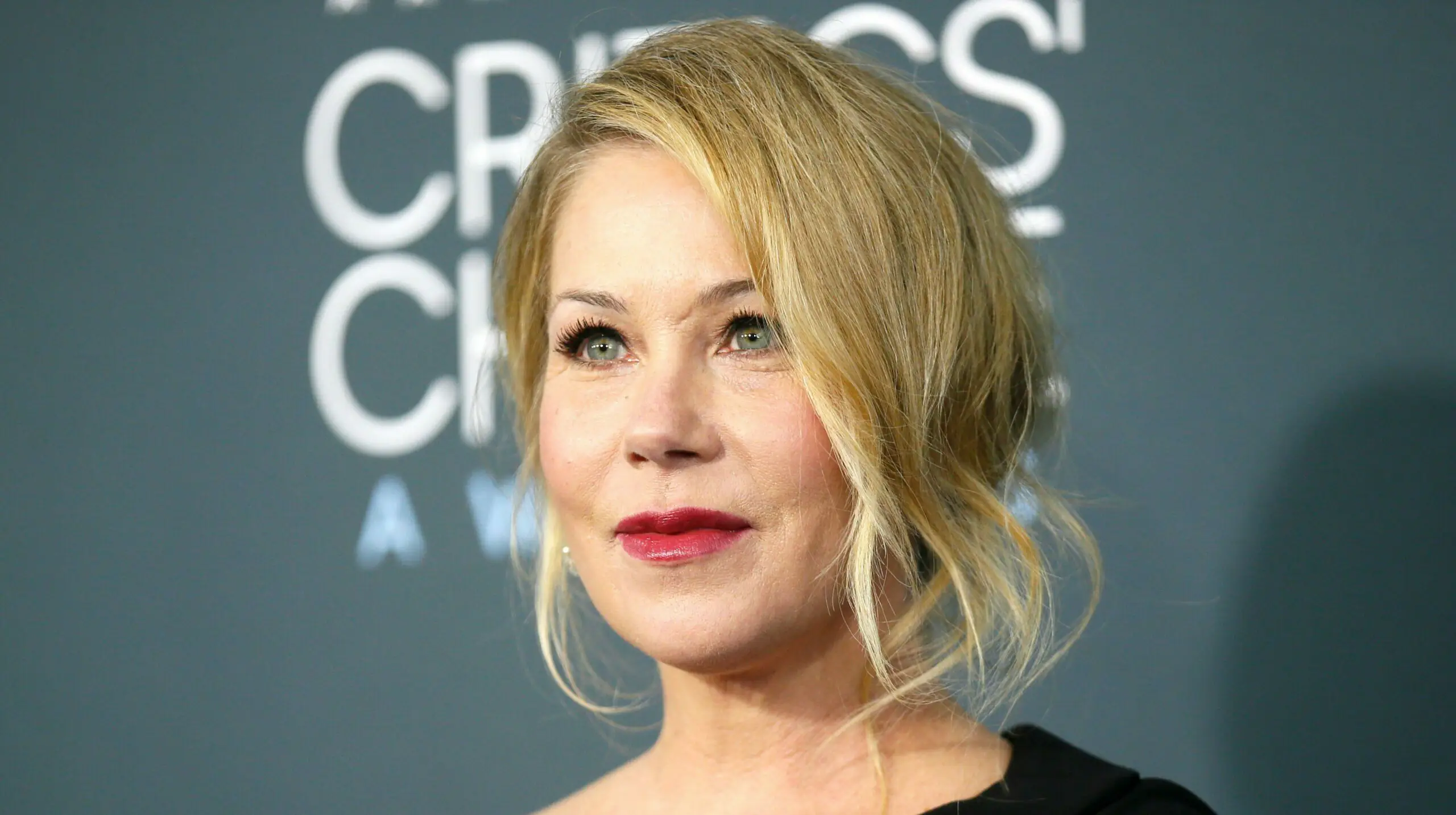 Christina Applegate shares subtle signs that led to MS diagnosis: 'I wish I had paid attention'