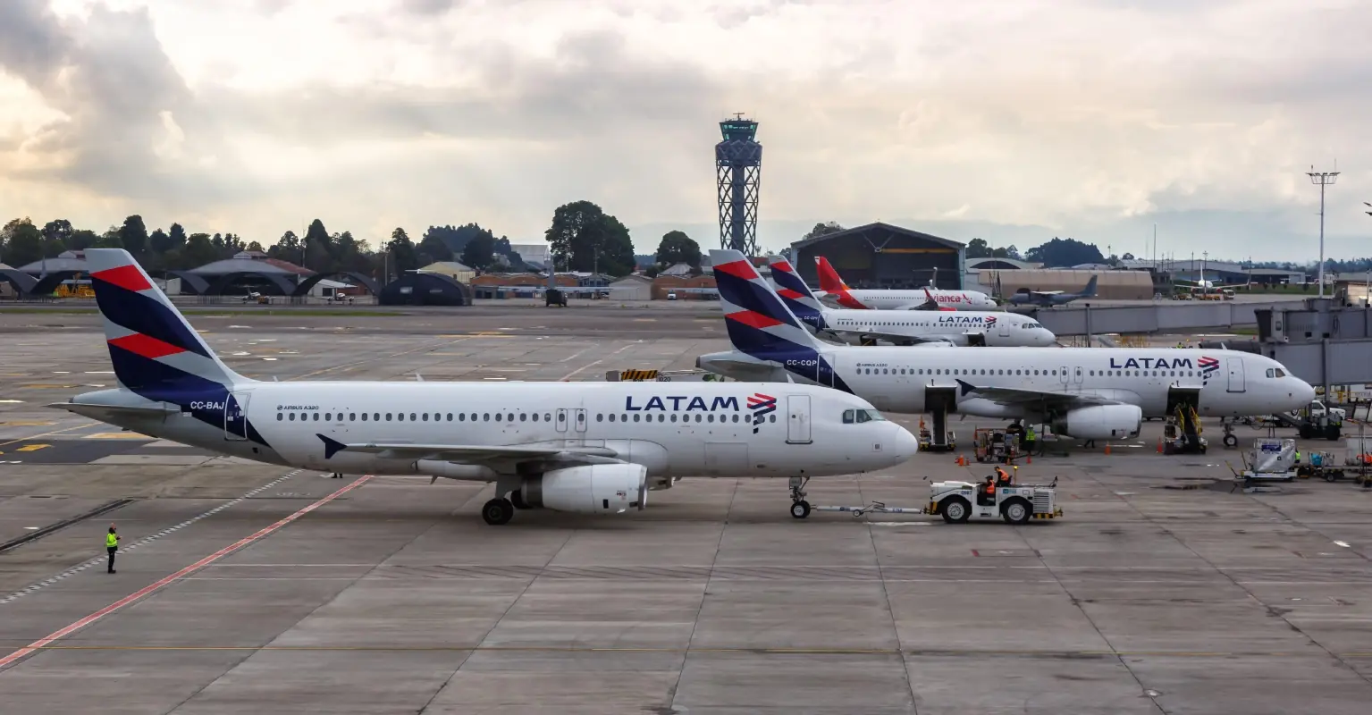 Couple pose for selfie after surviving plane crash