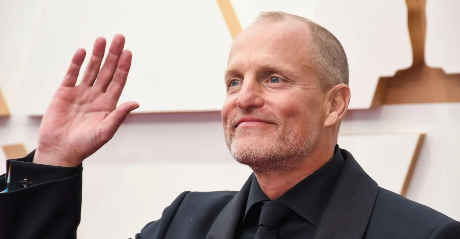 Woody Harrelson giving Michael J. Fox bear hug is warming hearts