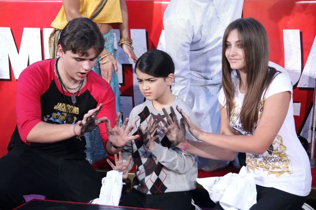 size-large wp-image-1263183121