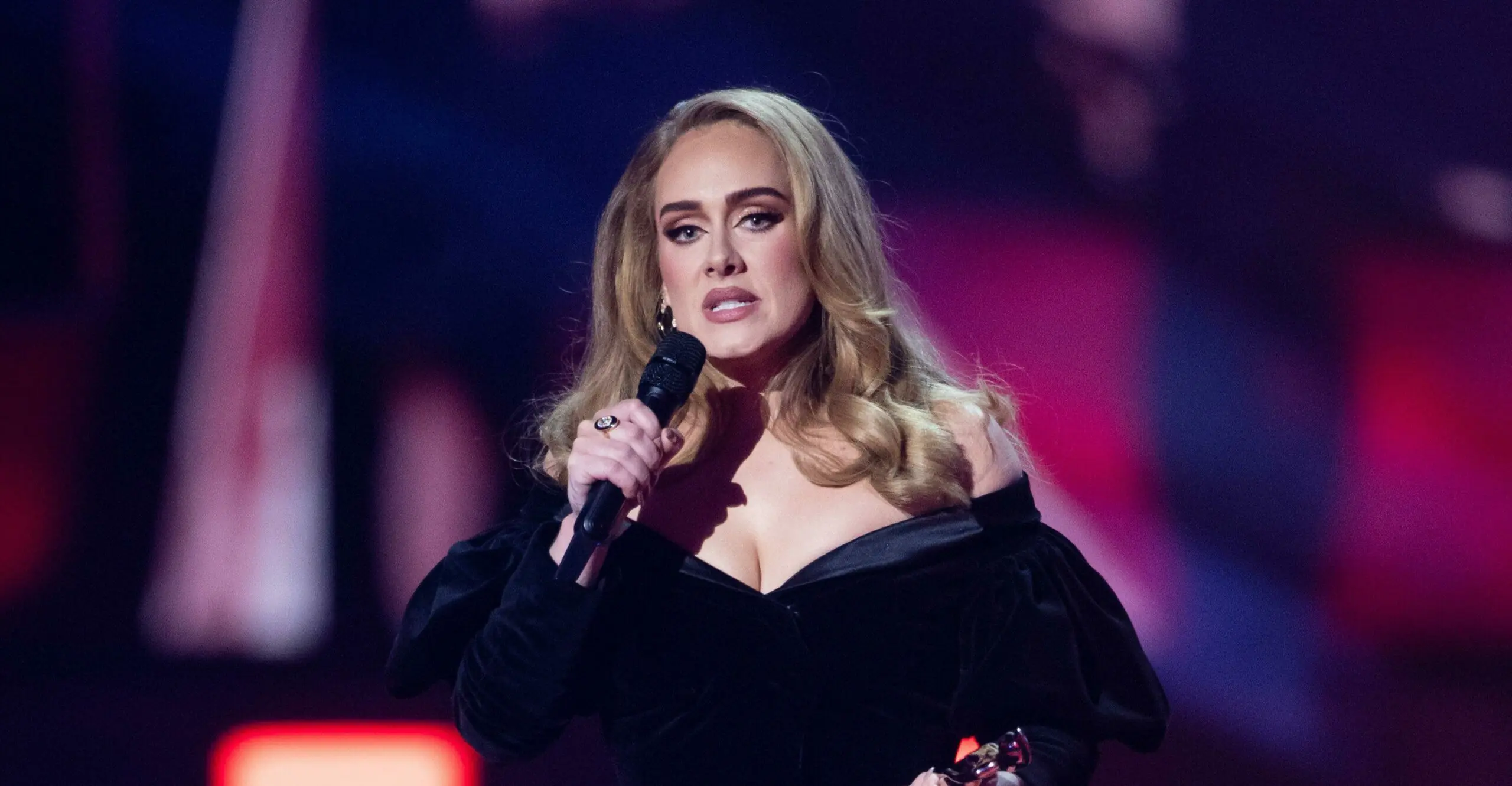 Adele praised for calling out fan who tried to record her with a beauty filter