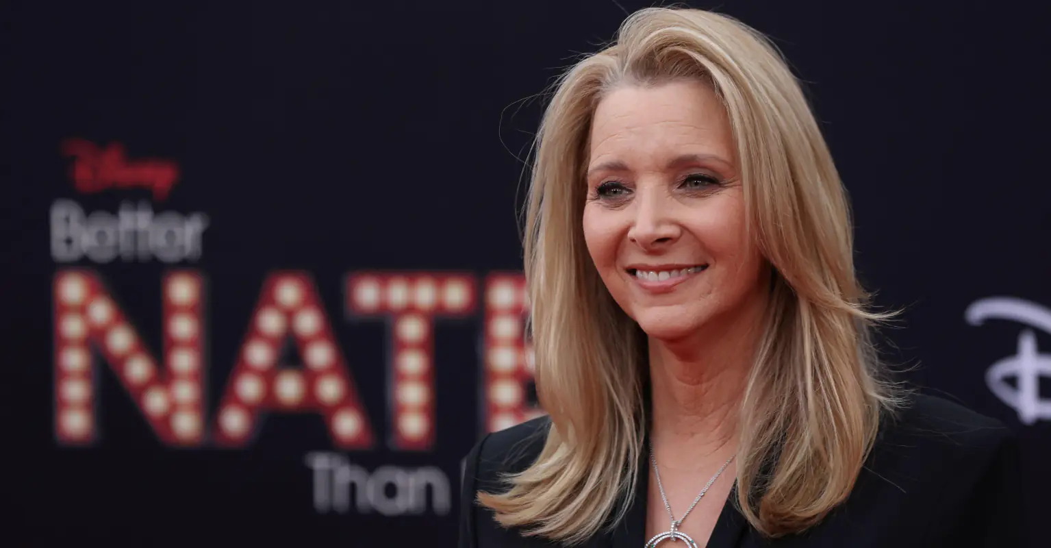 Lisa Kudrow says she used to compare her body to Jennifer Aniston and Courteney Cox's on 'Friends'