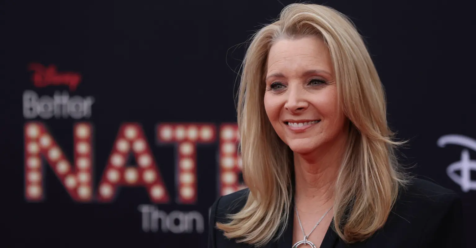 Lisa Kudrow says she used to compare her body to Jennifer Aniston and Courteney Cox's on 'Friends'