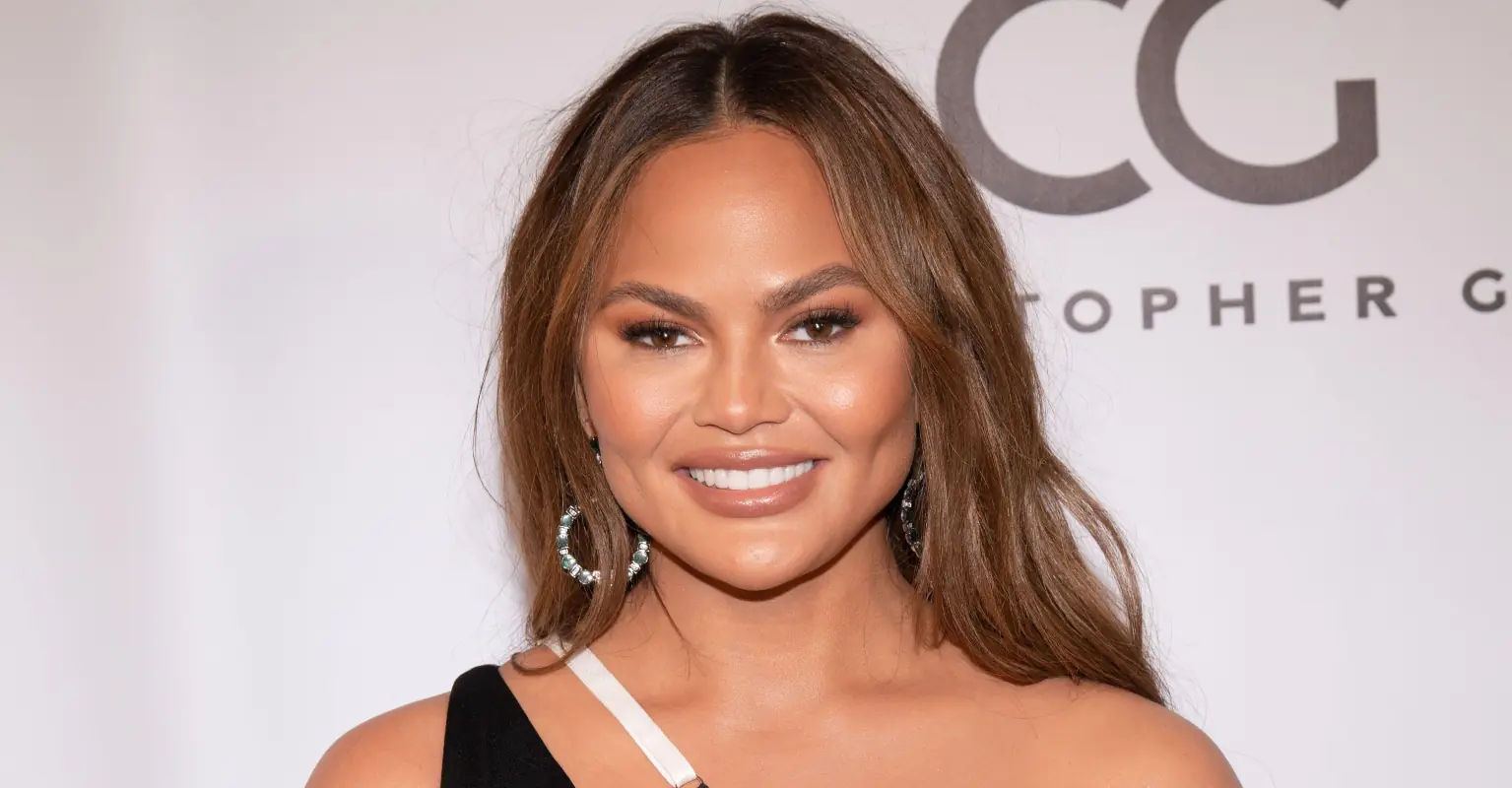 Chrissy Teigen shows off baby bump in holiday family photo with John Legend and kids