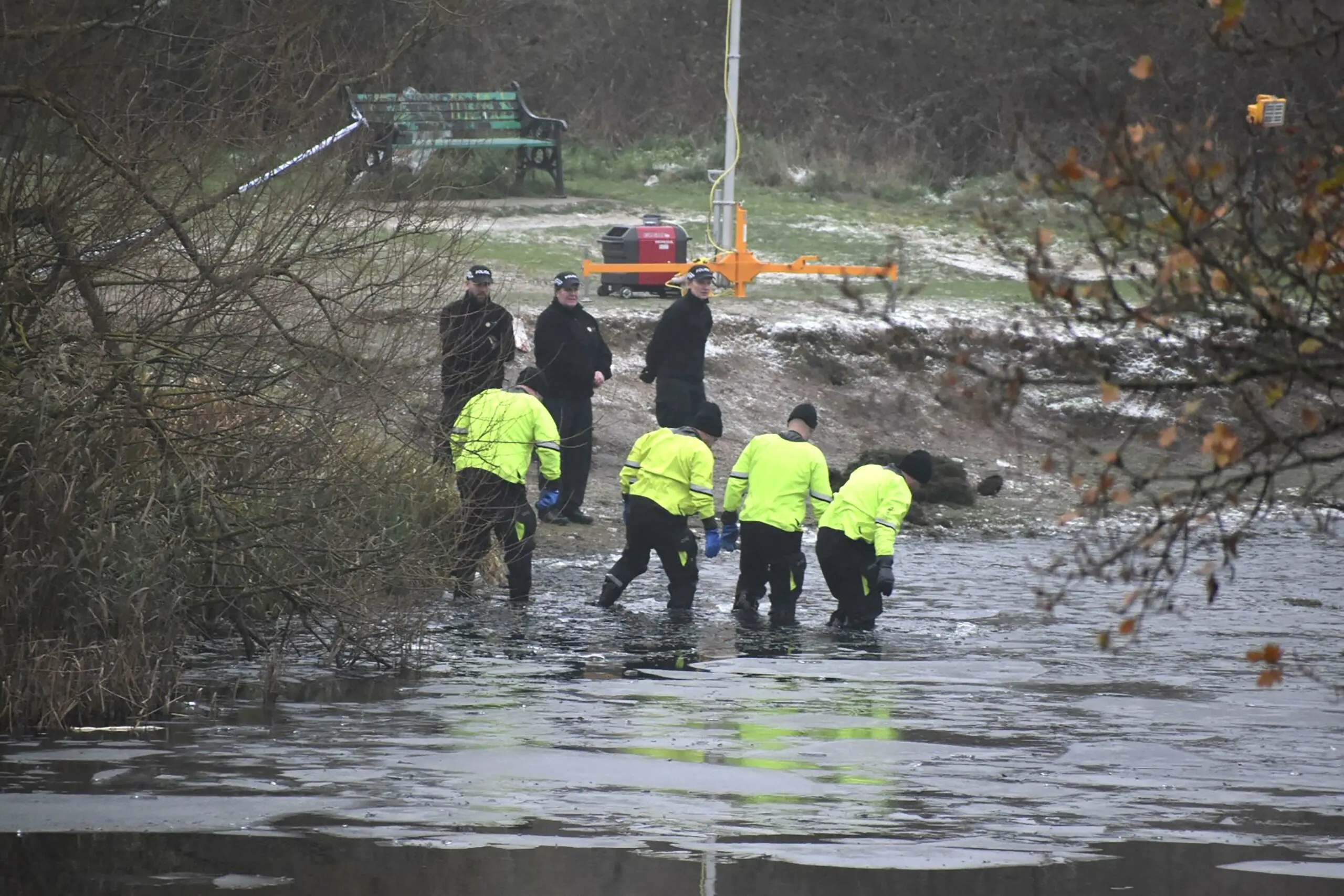 Police officer 'tried to punch through ice' to save three children who died after falling in icy lake - Article Image 1