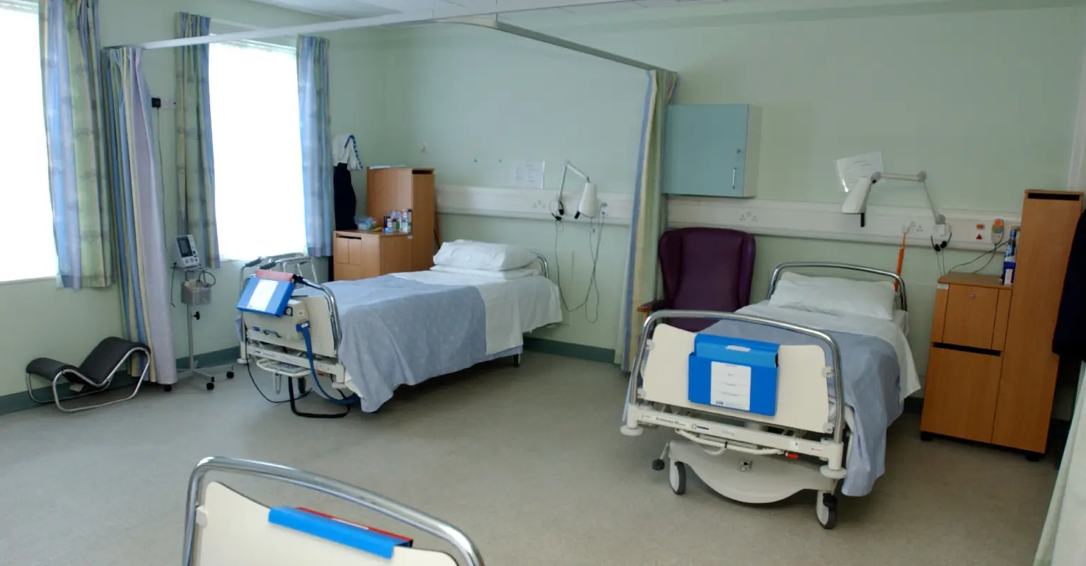 Young woman given just weeks to live after a tiny mole turned out to be terminal cancer