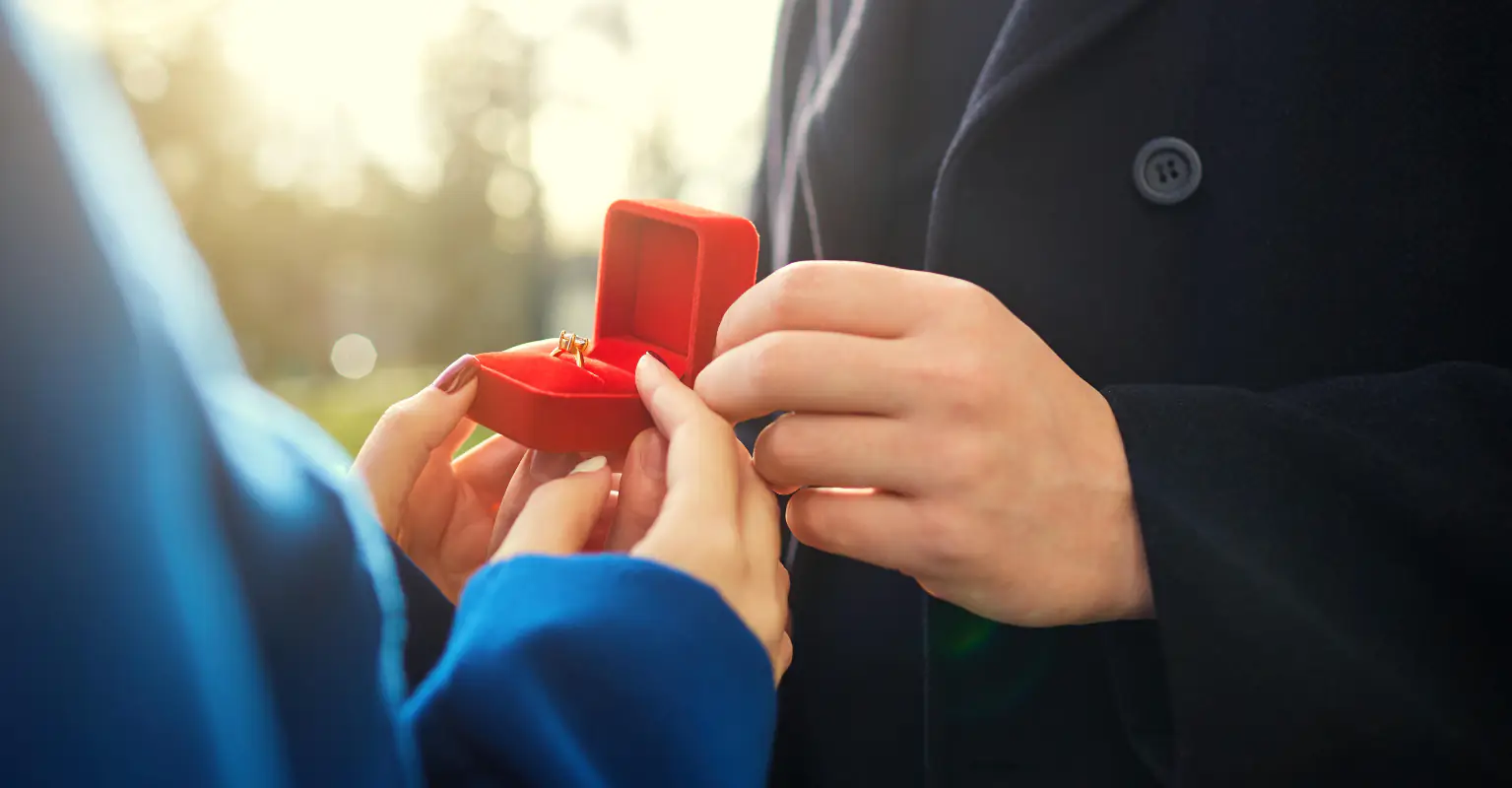 Man receives backlash after proposing to his girlfriend at her graduation ceremony