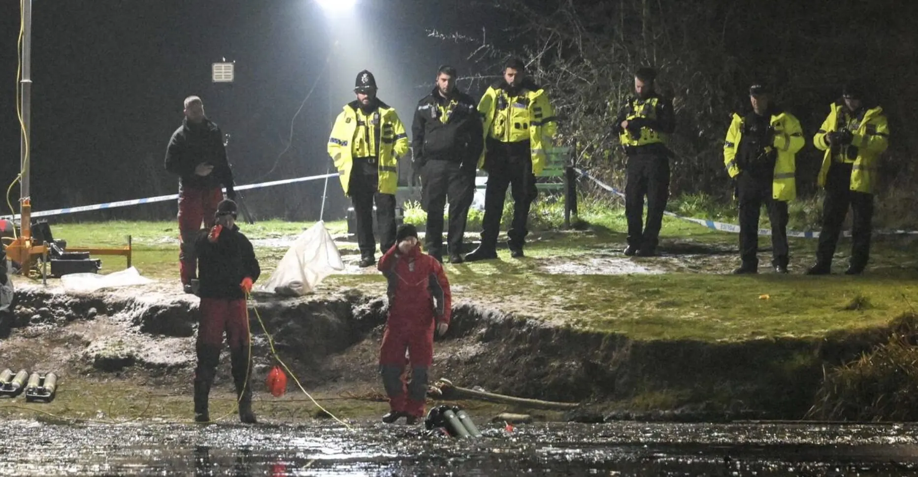 Police officer 'tried to punch through ice' to save three children who died after falling in icy lake