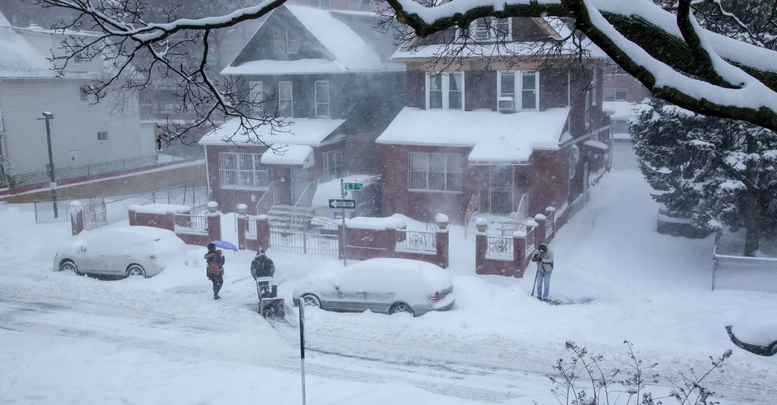 Woman stranded in the snow froze in her car just 6 minutes away from home