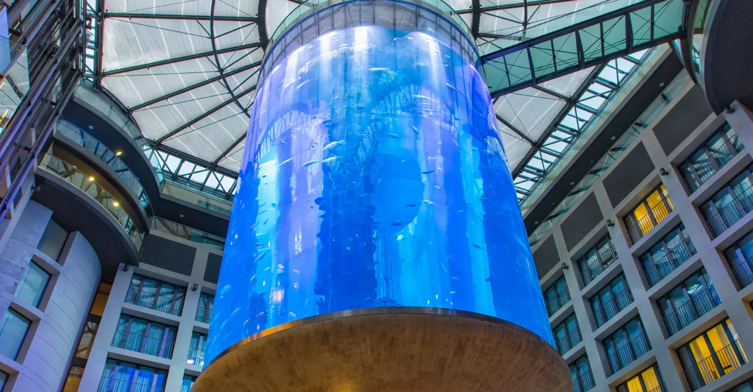 Huge aquarium containing 1,500 tropical fish explodes in hotel lobby