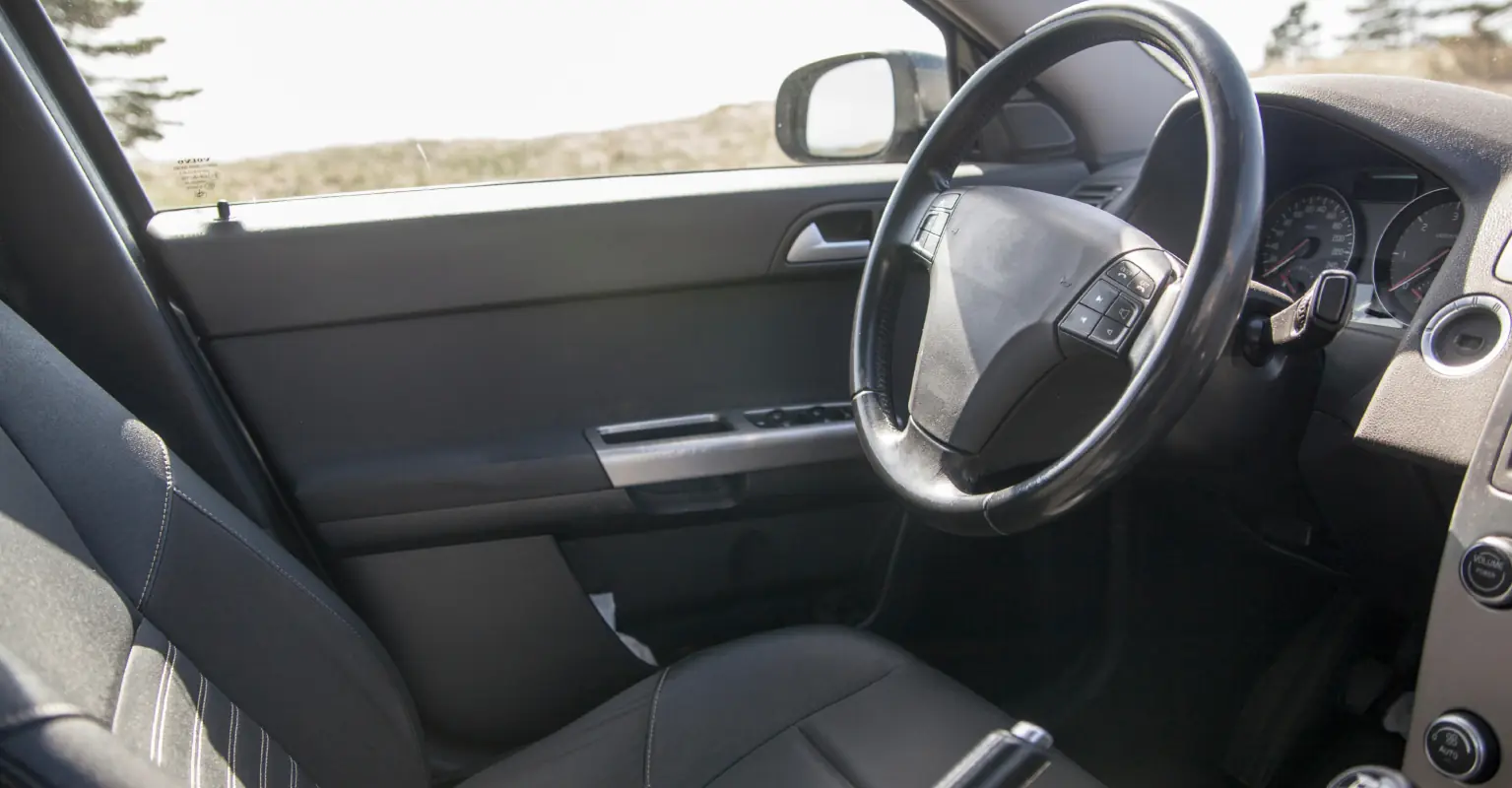 Homeless dad cries every night as he's set to spend Christmas alone in tiny car