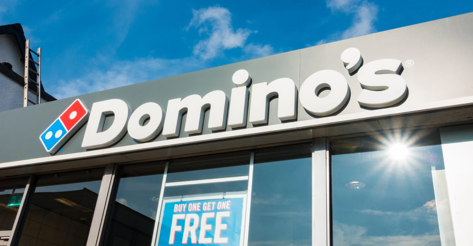 Delivery driver asks for tip before handing over pizza - customer's response divides internet